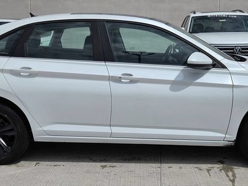 Used 2023 Volkswagen Jetta SE FWD image 6