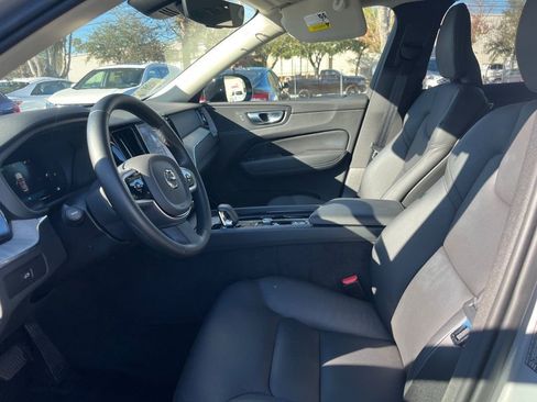 Used 2025 Volvo XC60 B5 Plus image 2