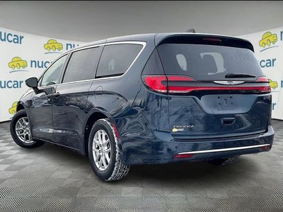Used 2024 Chrysler Pacifica Touring-L