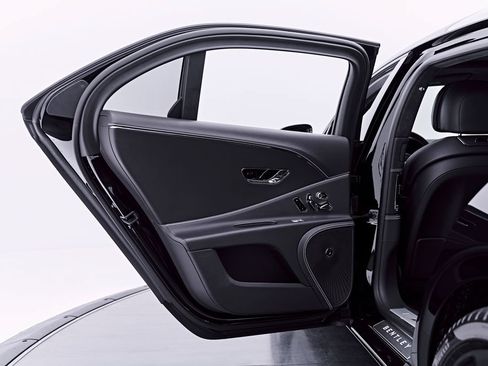 Used 2023 Bentley Flying Spur S V8 AWD/4WD image 32