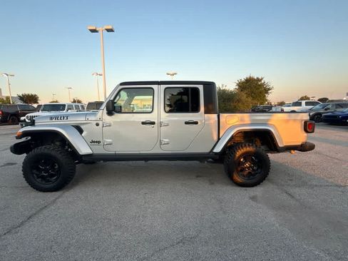 Used 2023 Jeep Gladiator Sport AWD/4WD image 2