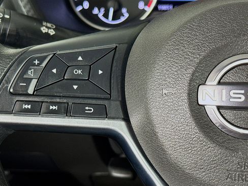 Used 2025 Nissan Sentra SV FWD image 13