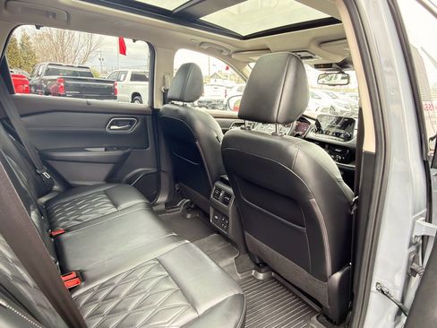Used 2022 Nissan Rogue Platinum w/ Head-Up Display Package image 18