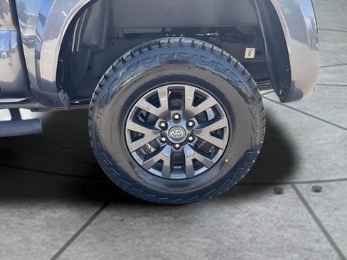 Used 2020 Toyota Tacoma SR5 RWD image 28