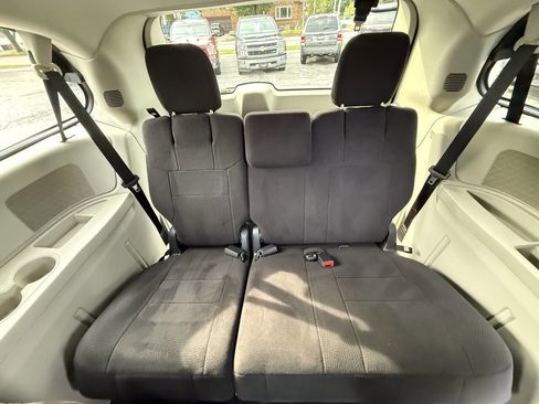 Used 2012 Dodge Grand Caravan SE image 16