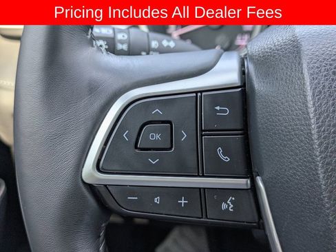 Used 2023 Toyota Highlander XLE FWD image 28