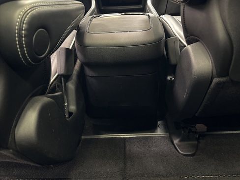 Used 2025 Chrysler Pacifica Limited image 33