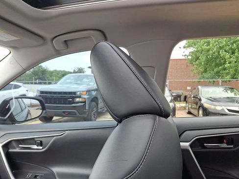 Used 2021 Toyota RAV4 Limited AWD/4WD image 17