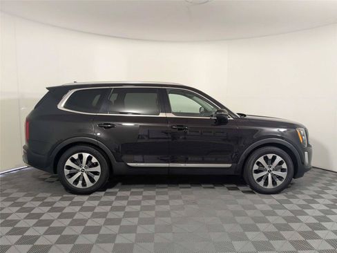 Used 2022 Kia Telluride EX w/ EX Premium Package FWD image 5