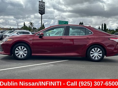 Used 2020 Toyota Camry LE w/ Sunroof Package FWD image 7
