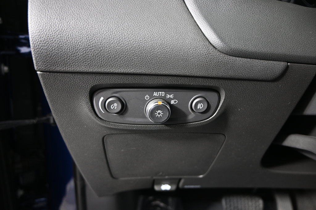 Used 2023 Buick Encore GX Select w/ Safety Package II AWD/4WD image 23