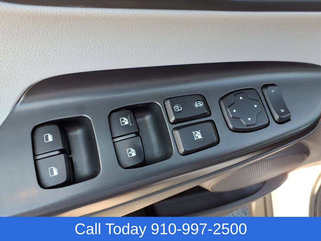 Used 2023 Hyundai Kona SEL AWD/4WD image 12