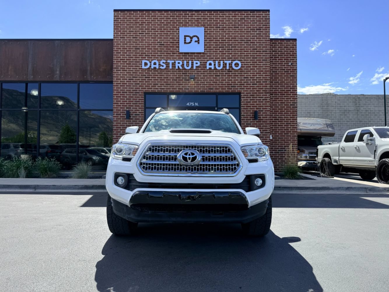 Used 2016 Toyota Tacoma TRD Sport w/ Towing Package AWD/4WD image 2