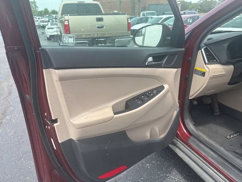 Used 2017 Hyundai Tucson SE w/ SE Popular Package 02 AWD/4WD image 11