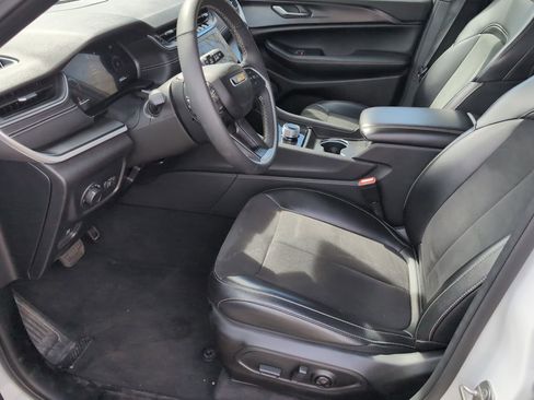 Used 2024 Jeep Grand Cherokee L Laredo image 10