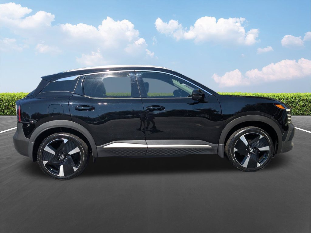 Used 2025 Nissan Kicks SR AWD/4WD image 3