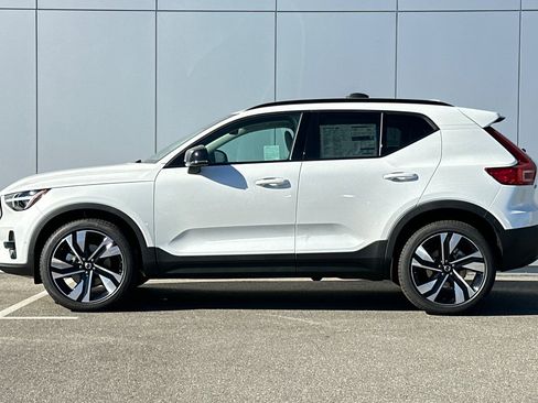 New 2026 Volvo XC40 B5 Ultra w/ Climate Package AWD/4WD image 2