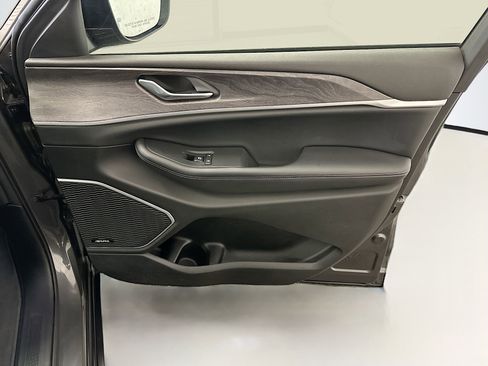 Used 2023 Jeep Grand Cherokee 4WD 4xe image 33