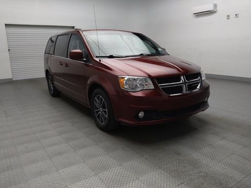Used 2017 Dodge Grand Caravan SXT FWD image 13