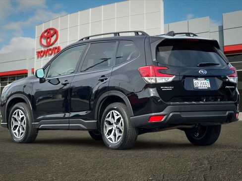 Used 2022 Subaru Forester Premium image 5