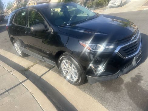 Used 2019 Chevrolet Equinox LS FWD image 3