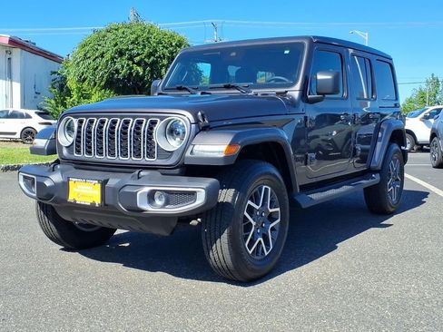 Used 2025 Jeep Wrangler Unlimited Sahara w/ Safety Group AWD/4WD image 3
