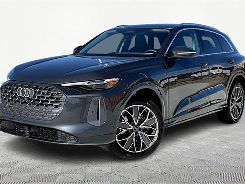 Used 2025 Audi Q5 Premium Plus w/ Premium Plus image 1