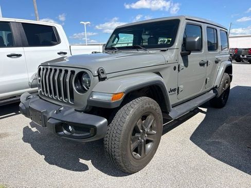 Used 2021 Jeep Wrangler Unlimited Sahara AWD/4WD image 3