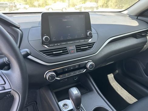 Certified 2025 Nissan Altima 2.5 S FWD image 29