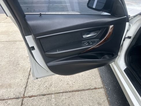 Used 2016 BMW 320i xDrive Sedan AWD/4WD image 17