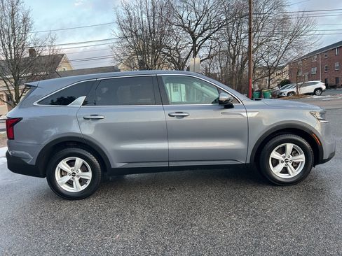 Used 2022 Kia Sorento LX image 6