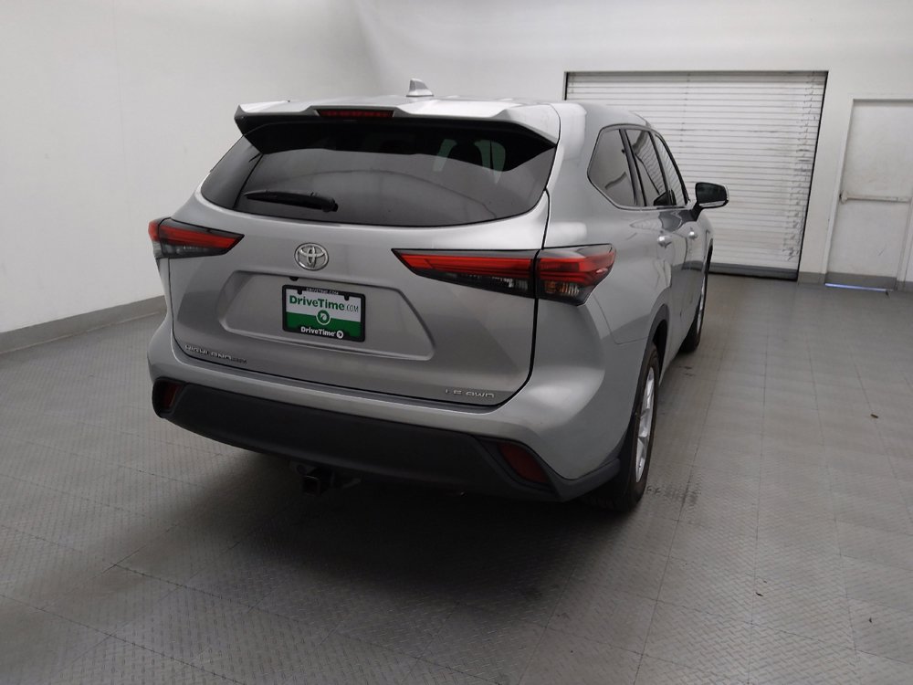 Used 2021 Toyota Highlander LE AWD/4WD image 7