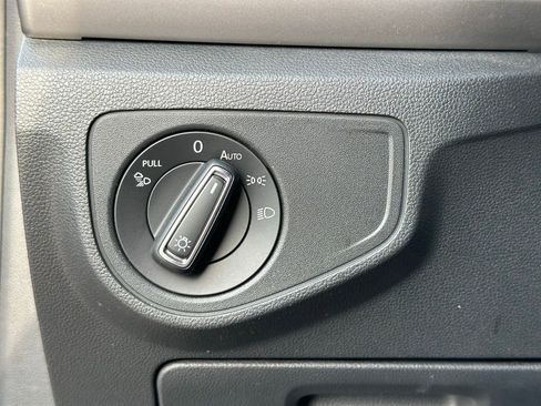 Used 2020 Volkswagen Atlas Cross Sport SE w/ Panoramic Sunroof Package image 4