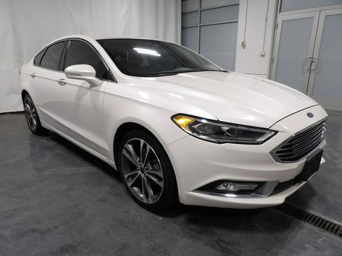 Used 2018 Ford Fusion Titanium image 2