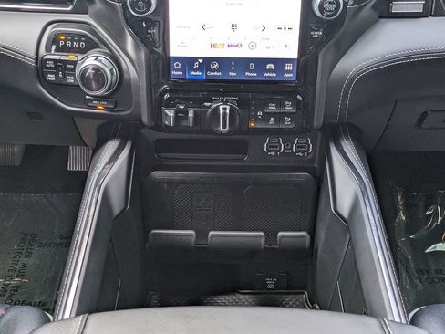 Used 2022 RAM 1500 Limited AWD/4WD image 16