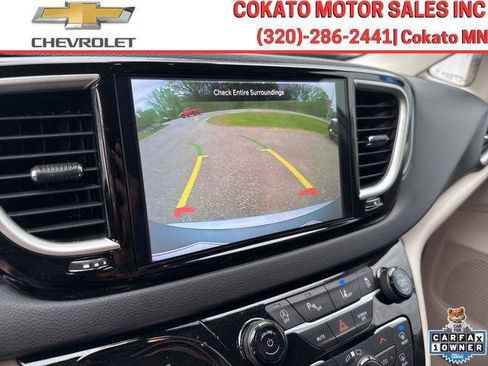 Used 2023 Chrysler Pacifica Touring-L FWD image 21