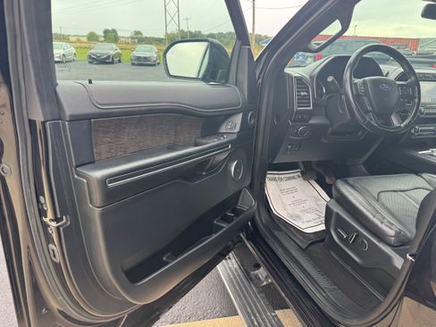 Used 2019 Ford Expedition Limited w/ Equipment Group 302A AWD/4WD image 12