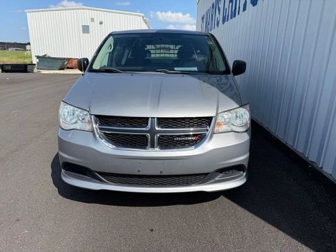Used 2016 Dodge Grand Caravan SE w/ Quick Order Package 29E SE FWD image 3