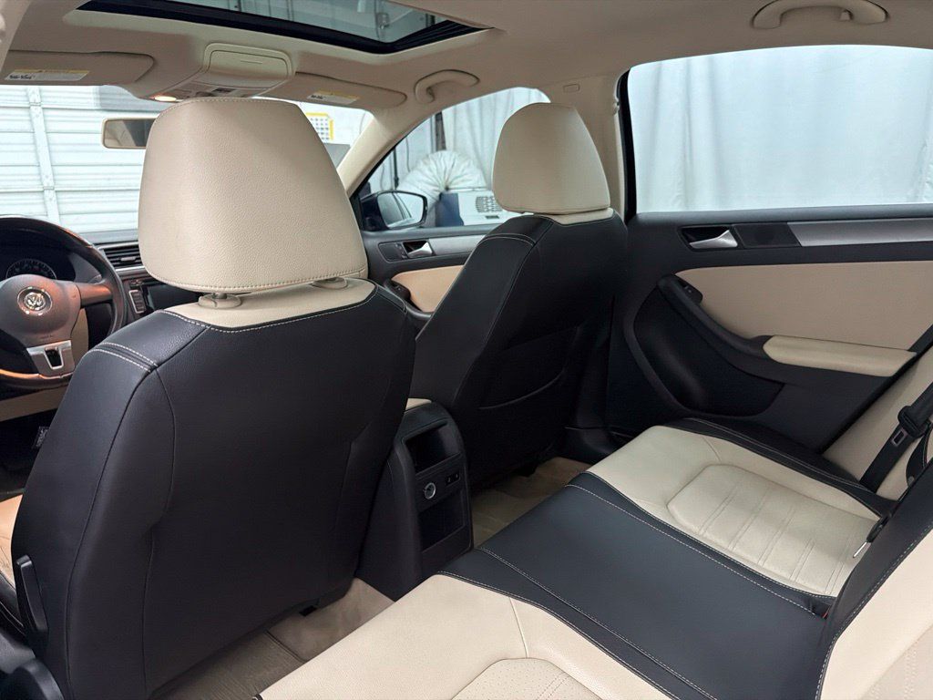Used 2014 Volkswagen Jetta SEL FWD image 22