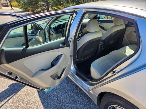 Used 2012 Kia Optima Hybrid w/ Hybrid Convenience Pkg image 18