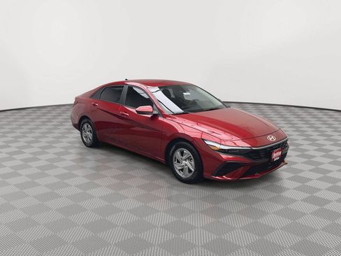 Used 2025 Hyundai Elantra SE FWD image 24