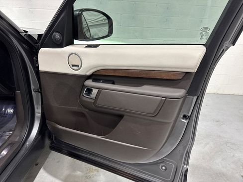 Used 2018 Land Rover Discovery HSE image 53