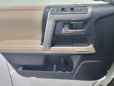 Used 2014 Toyota 4Runner Limited image 15