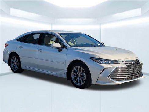 Used 2022 Toyota Avalon XLE image 9