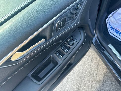 Used 2022 Ford Edge Titanium image 11