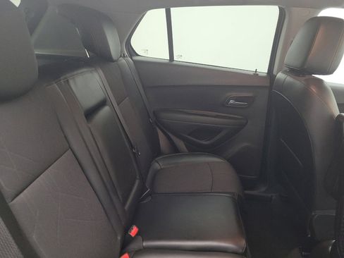 Used 2020 Chevrolet Trax LT w/ LT Convenience Package image 19