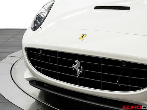 Used 2013 Ferrari California RWD image 12