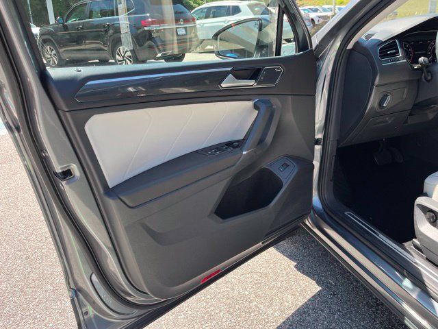 Used 2018 Volkswagen Tiguan SEL Premium FWD image 5