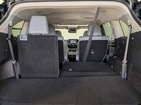 Used 2022 Toyota Highlander XLE image 26