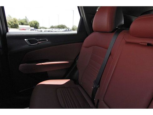 Used 2024 Kia Sportage SX FWD image 9